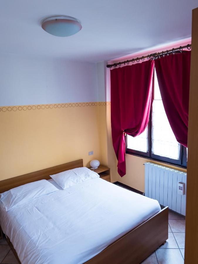 Aparthotel El Rocol Vezza dʼOglio Exterior foto